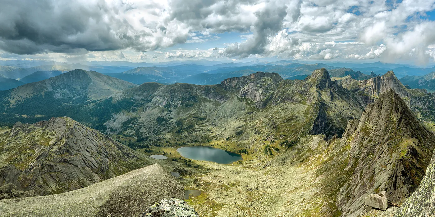 Ергаки, вид на долину озера "Тушканчик"